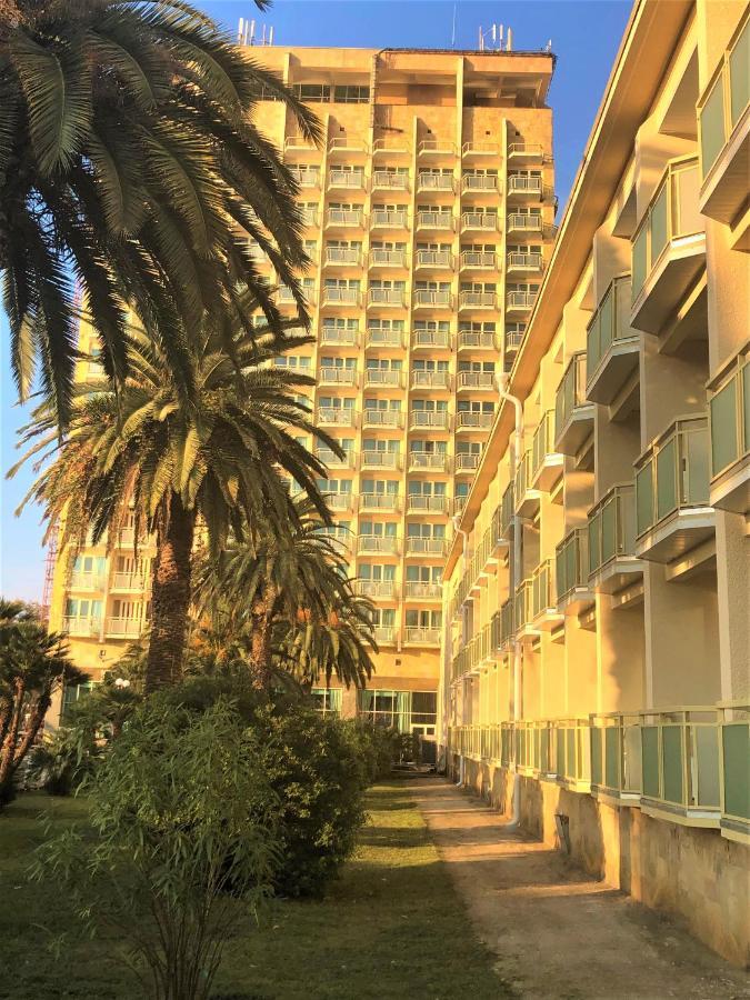 Amza Park Hotel Gagra Exterior photo