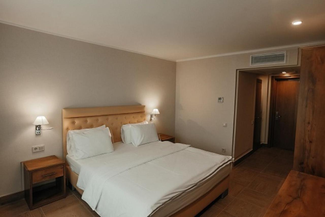 Amza Park Hotel Gagra Exterior photo